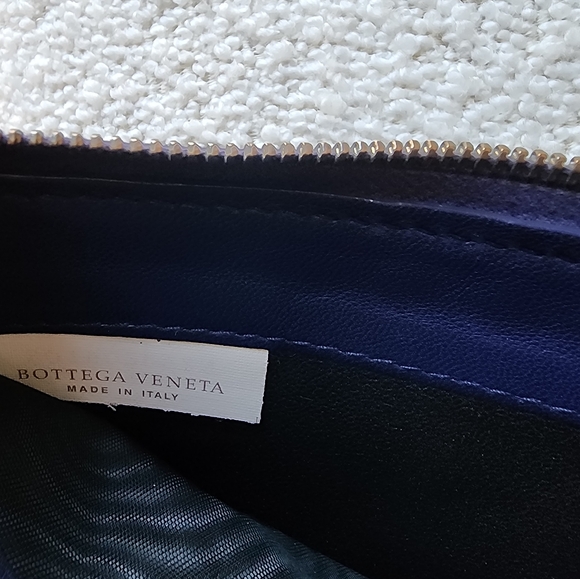 Bottega Veneta Leather Wallet in Deep Blue - Authencity Cert - Picture 11 of 13